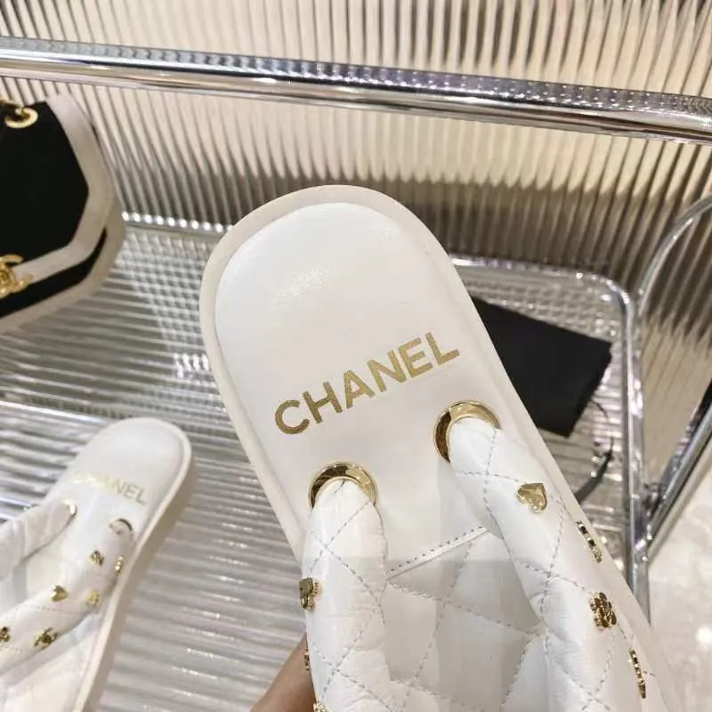 👟👟Ex-factory price 460👟👟 CHANEL 2022SS C Jia Xiaoxiang new summer bread slippers flip-flops flip-flops beach sandals original 7100 purchase development production Xiaoxiang 2023 summer hot style bread slippers irresistibly cute! The color of macarons and ice cream combined with the chubby figure is like stepping on bread or clouds ☁️Super strong wrapping feeling!  Fabric: Original customized super soft sheepskin Lining: Original customized super soft sheepskin Sole: Exclusive molded ultra-light foam outsole Sole thickness: 2CM Size: 35-40